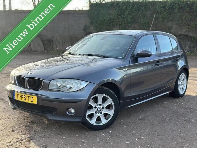 Grijs Occasion 2004 BMW 116 Hatchback | € 1.999 (Eerlijke prijs) - Afbeelding 1/4