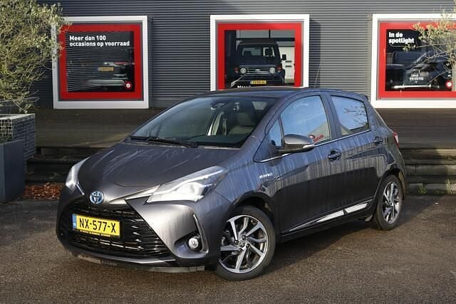 Grijs Gebruikt 2017 Toyota Yaris Premium Hatchback | € 16.400 (Eerlijke prijs) - Afbeelding 1/4