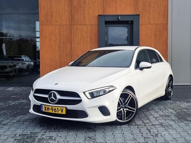 Wit Gebruikt 2019 Mercedes A180 Hatchback | € 19.950 (Goede deal) - Afbeelding 1/4