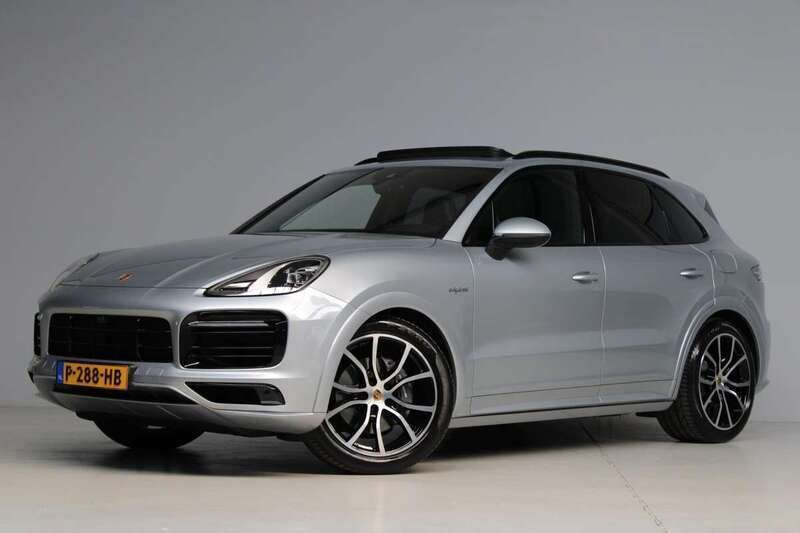 Grijs, metallic lak Gebruikt 2022 Porsche Cayenne Sport SUV | € 72.945 (Super prijs) - Afbeelding 1/4
