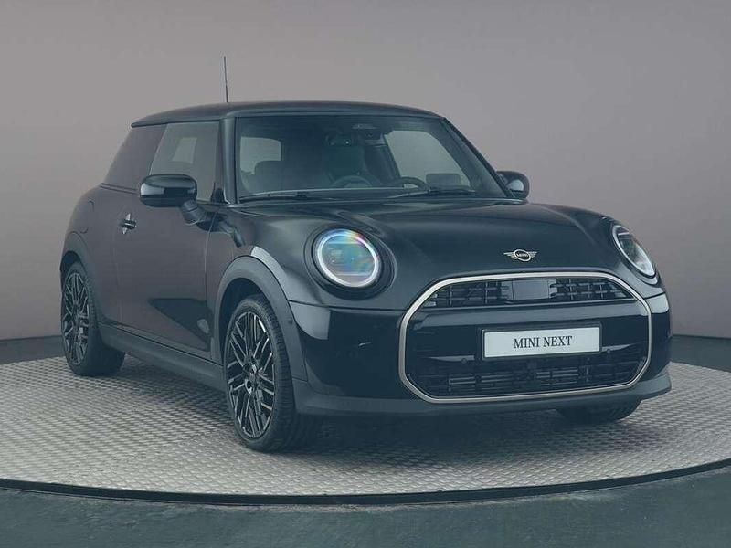 Nieuw Mini Cooper Favoured 114 kW (156 PK) 2025 Zwart Hatchback