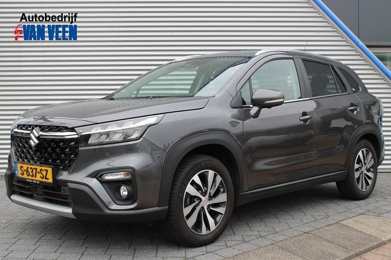 Grijs Gebruikt 2022 Suzuki SX4 S-Cross Style SUV | € 25.690 (Iets duurder) - Afbeelding 1/4