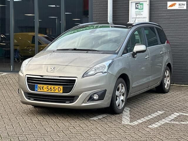 Grijs Gebruikt 2016 Peugeot 5008 Allure MPV | € 8.999 (Duur) - Afbeelding 1/4
