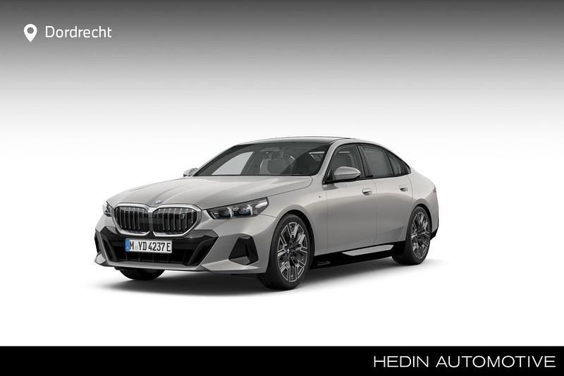Zilver Nieuw 2025 BMW i5 M Sport Sedan | € 88.401 (Iets duurder) - Afbeelding 1/4