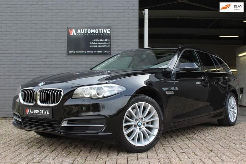 Zwart Gebruikt 2017 BMW 520 Comfort Edition Stationwagen | € 17.880 (Goede deal) - Afbeelding 1/4