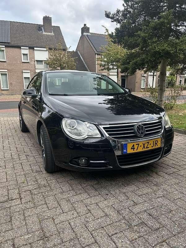 Zwart Gebruikt 2007 VW Eos Cabriolet | € 4.000 (Eerlijke prijs) - Afbeelding 1/4