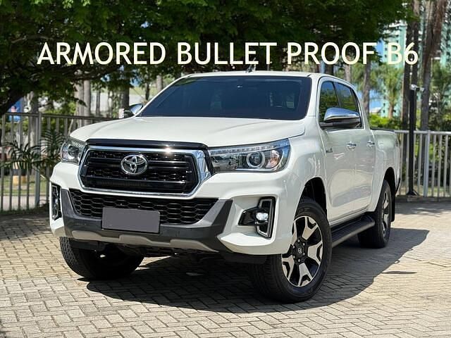 Wit Gebruikt 2020 Toyota HiLux Pickup | € 99.500 - Afbeelding 1/4