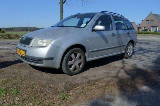 Grijs Gebruikt 2004 Skoda Fabia Stationwagen | € 995 (Goede deal) - Afbeelding 1/4