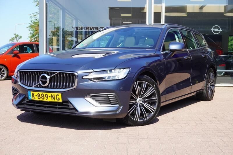 Blauw Gebruikt 2021 Volvo V60 R-Design Stationwagen | € 20.995 (Goede deal) - Afbeelding 1/4