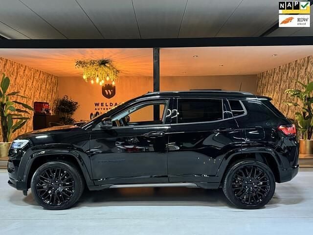 Zwart Gebruikt 2022 Jeep Compass SUV | € 28.990 (Iets duurder) - Afbeelding 1/4