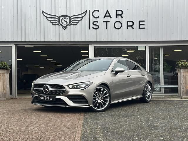 Beige Gebruikt 2020 Mercedes CLA200 AMG line Sedan | € 25.950 (Eerlijke prijs) - Afbeelding 1/4