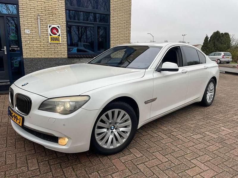 Wit Gebruikt 2009 BMW 750 Sedan | € 18.945 - Afbeelding 1/4
