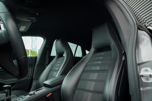 Grijs Gebruikt 2016 Mercedes CLA180 Shooting Brake Edition Stationwagen | € 13.950 (Eerlijke prijs) - Afbeelding 1/4