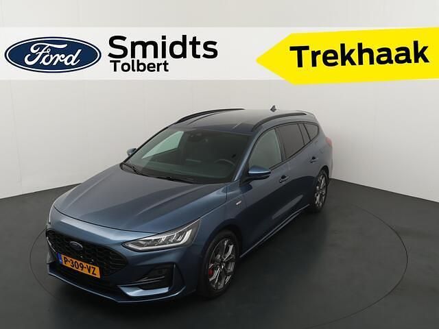 Blauw (metallic) Gebruikt 2022 Ford Focus ST-Line Stationwagen | € 19.950 (Eerlijke prijs) - Afbeelding 1/4