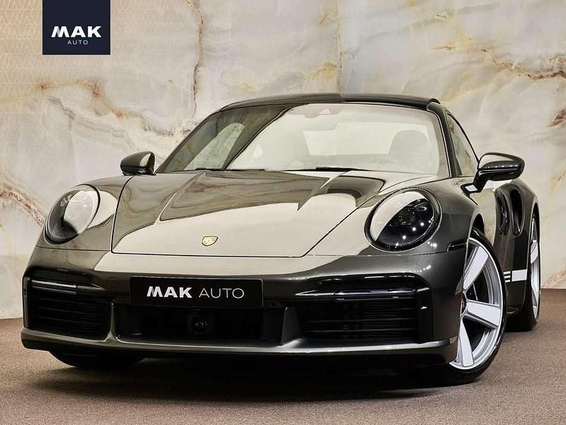 Groen Nieuw 2025 Porsche 992 Coupé | € 359.950 (Duur) - Afbeelding 1/4