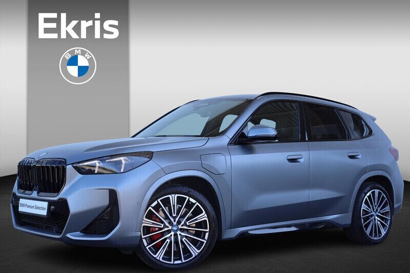 Grijs, metallic lak Gebruikt 2025 BMW X1 M Sport SUV | € 67.900 - Afbeelding 1/4
