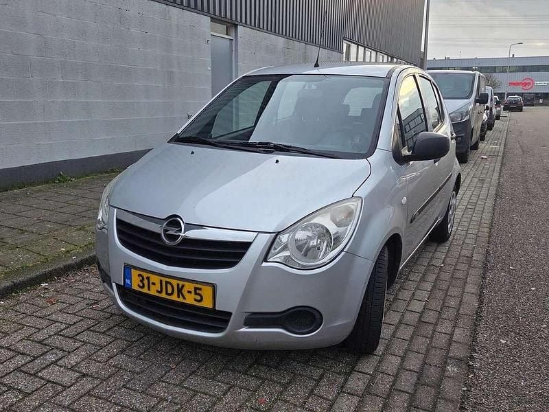 Zilver Gebruikt 2009 Opel Agila Essentia Hatchback | € 1.500 (Goede deal) - Afbeelding 1/4