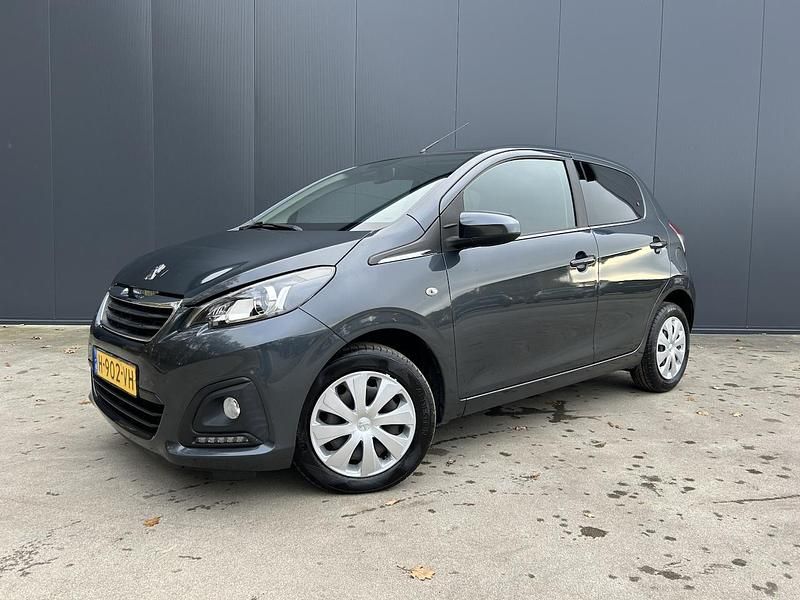 Grijs Gebruikt 2020 Peugeot 108 Active Hatchback | € 7.745 (Eerlijke prijs) - Afbeelding 1/4