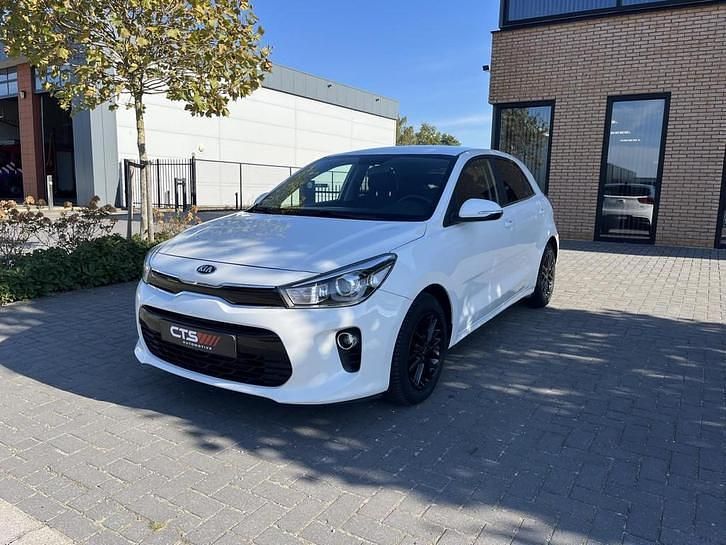 Wit Occasion 2020 Kia Rio Comfort Hatchback | € 10.950 (Eerlijke prijs) - Afbeelding 1/4