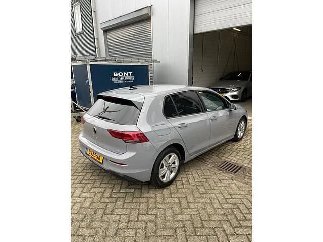 Occasion VW Golf VIII Business 110 PK (80 kW) 2021 Grijs Hatchback
