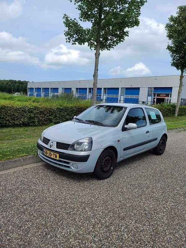 Gebruikt 2002 Renault Clio II Expression Sedan | € 700 (Eerlijke prijs) - Afbeelding 1/4