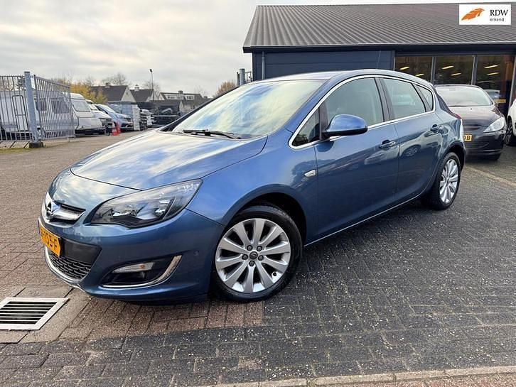 Blauw (metallic) Occasion 2014 Opel Astra Sport Hatchback | € 7.950 (Eerlijke prijs) - Afbeelding 1/4