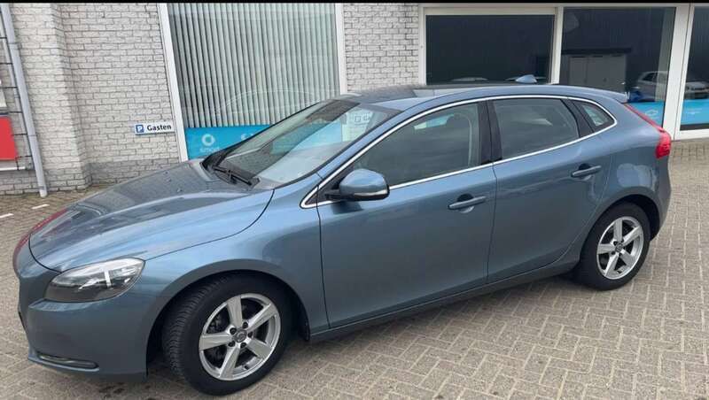 Blauw Gebruikt 2013 Volvo V40 Momentum Stationwagen | € 5.500 (Goede deal) - Afbeelding 1/4