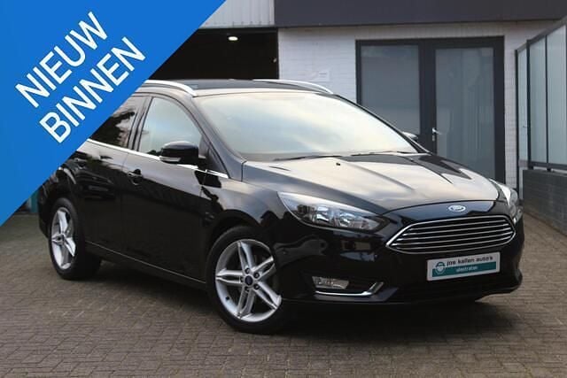 Zwart Gebruikt 2017 Ford Focus Titanium Stationwagen | € 10.960 (Eerlijke prijs) - Afbeelding 1/4