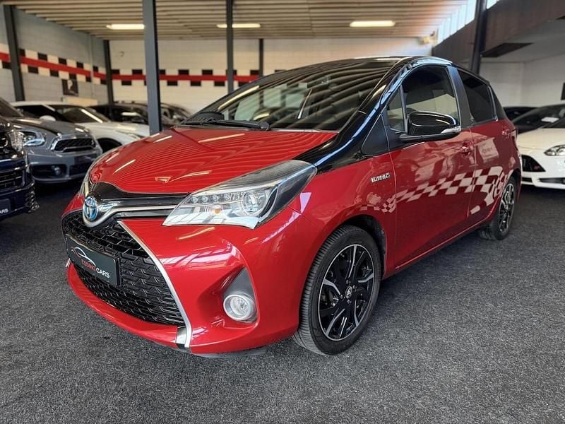 Occasion Toyota Yaris Hybrid 2016 Rood Hatchback