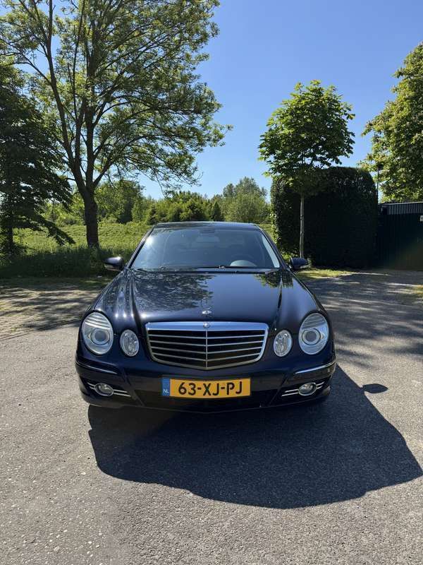 Blauw Gebruikt 2007 Mercedes E320 Avantgarde Sedan | € 7.995 (Iets duurder) - Afbeelding 1/4
