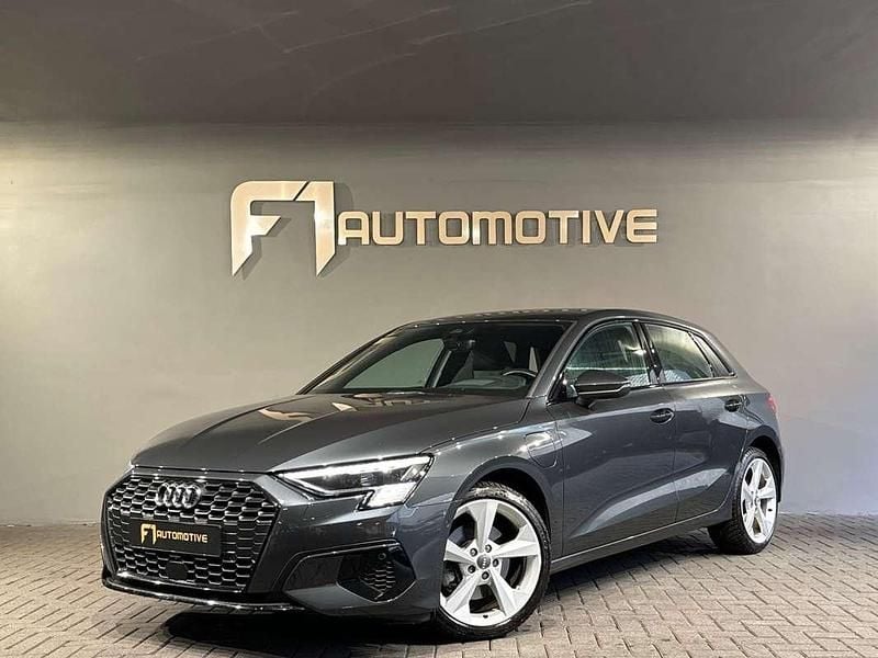 Grijs (metallic) Gebruikt 2021 Audi A3 Sportback e-tron S-Line Hatchback | € 29.990 (Super prijs) - Afbeelding 1/3