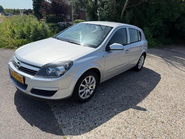 Grijs Gebruikt 2004 Opel Astra Enjoy Hatchback | € 1.250 (Eerlijke prijs) - Afbeelding 1/4
