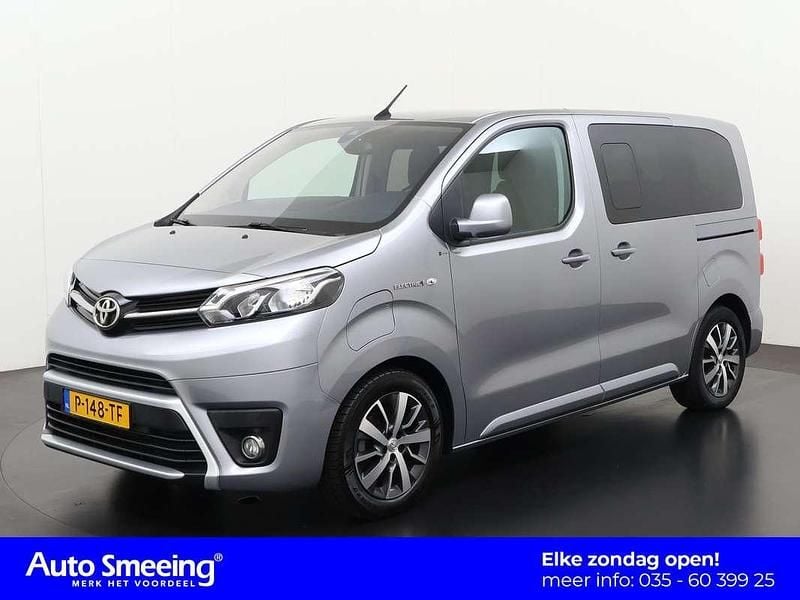 Grijs Gebruikt 2022 Toyota Proace Verso Executive Stationwagen | € 33.895 (Duur) - Afbeelding 1/4