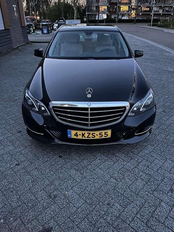 Zwart Gebruikt 2013 Mercedes E250 Elegance Sedan | € 16.500 (Eerlijke prijs) - Afbeelding 1/4