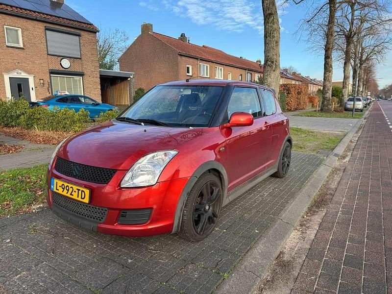 Oranje Occasion 2010 Suzuki Swift Limited Hatchback | € 3.500 (Goede deal) - Afbeelding 1/4