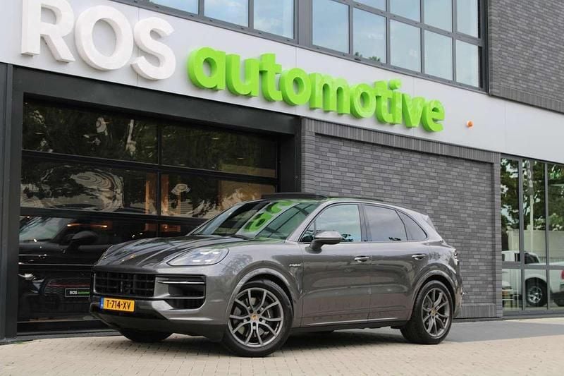 Grijs Gebruikt 2023 Porsche Cayenne SUV | € 111.950 (Super prijs) - Afbeelding 1/4