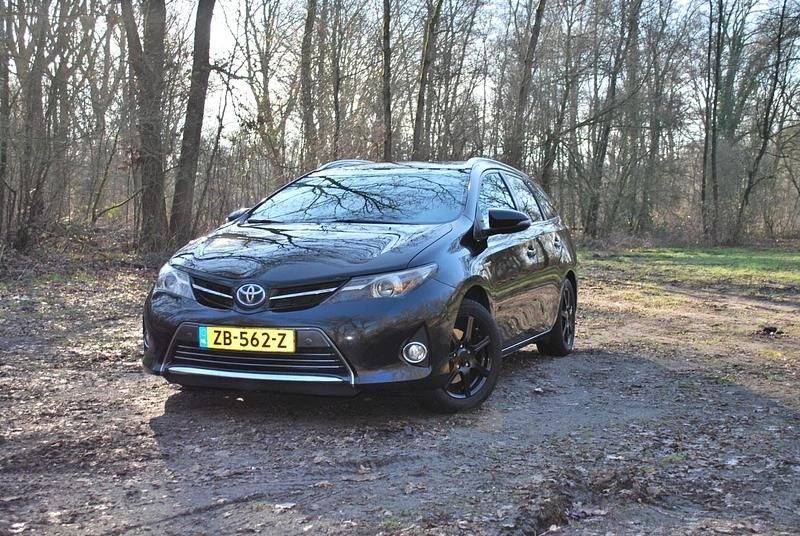 Occasion Toyota Auris Touring Sports Executive 2014 Zwart (metallic) Stationwagen