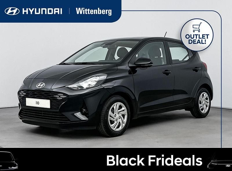 Zwart Gebruikt 2025 Hyundai i10 Comfort Hatchback | € 17.400 (Eerlijke prijs) - Afbeelding 1/4