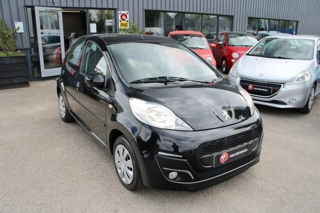 Zwart Gebruikt 2013 Peugeot 107 Active Hatchback | € 4.950 (Eerlijke prijs) - Afbeelding 1/4