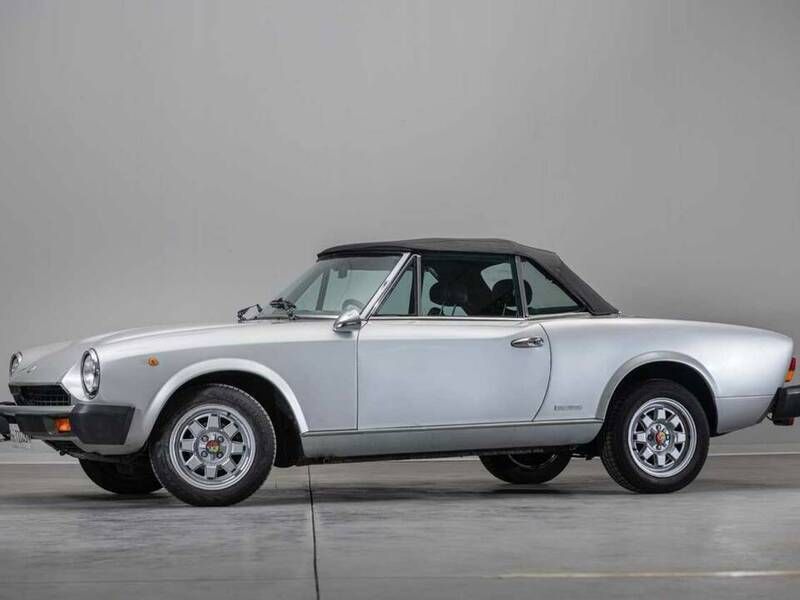 Grijs Gebruikt 1983 Fiat 124 Cabriolet | € 21.000 - Afbeelding 1/4