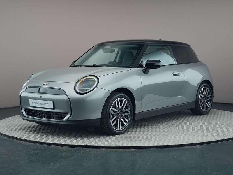 Grijs Nieuw 2024 Mini Cooper Classic Hatchback | € 30.700 (Goede deal) - Afbeelding 1/4