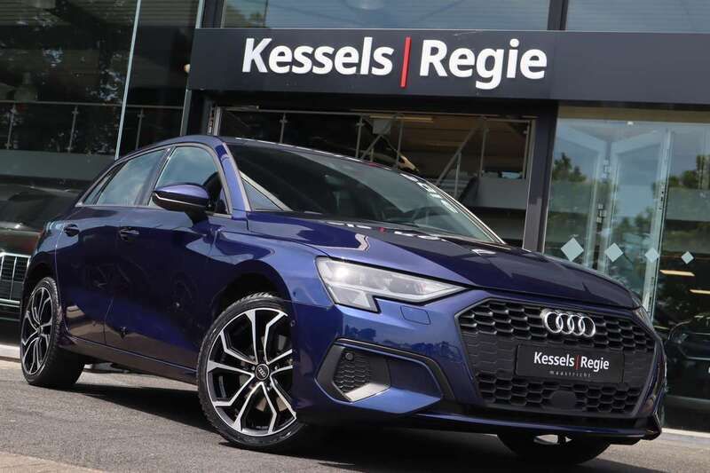 Blauw, metallic lak Gebruikt 2021 Audi A3 Sportback Hatchback | € 27.950 - Afbeelding 1/4