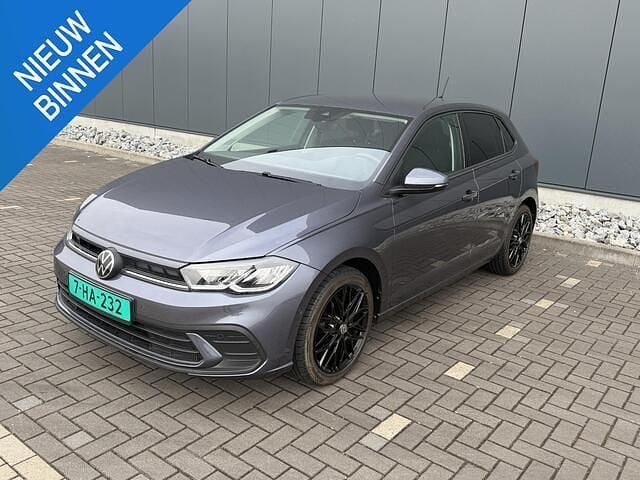 Grijs (metallic) Occasion 2024 VW Polo Business Hatchback | € 21.750 (Goede deal) - Afbeelding 1/4
