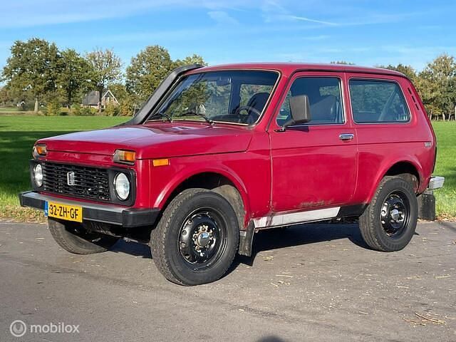 Rood Gebruikt 2008 Lada niva SUV | € 3.850 - Afbeelding 1/4