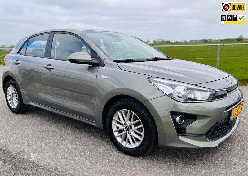 Groen Gebruikt 2021 Kia Rio Hatchback | € 14.950 (Goede deal) - Afbeelding 1/4