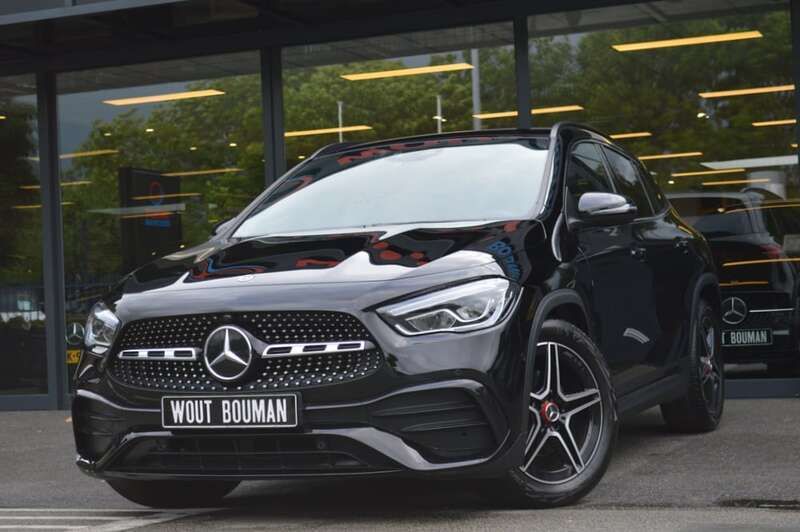 Zwart Gebruikt 2021 Mercedes GLA200 AMG SUV | € 39.995 (Iets duurder) - Afbeelding 1/4