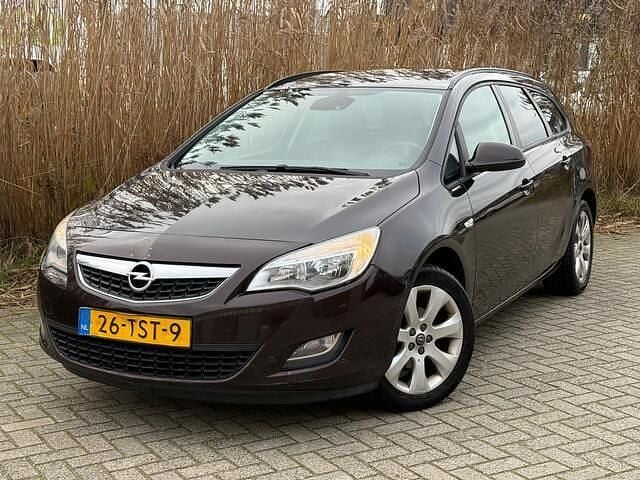 Bruin Occasion 2012 Opel Astra Edition Stationwagen | € 1.650 (Super prijs) - Afbeelding 1/4
