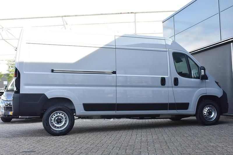 Occasion Opel Movano 205 kW (279 PK) 2025 Grijs Van