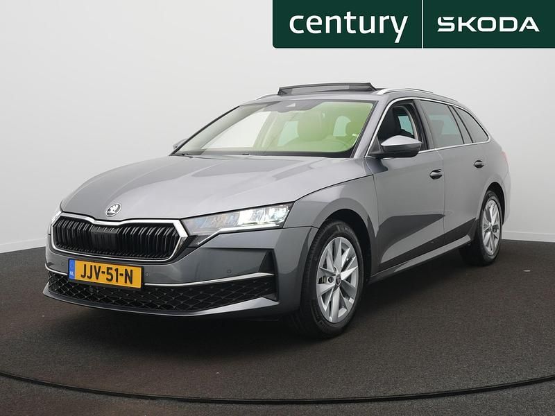 Grijs Occasion 2025 Skoda Octavia Business Line Stationwagen | € 37.995 (Iets duurder) - Afbeelding 1/4
