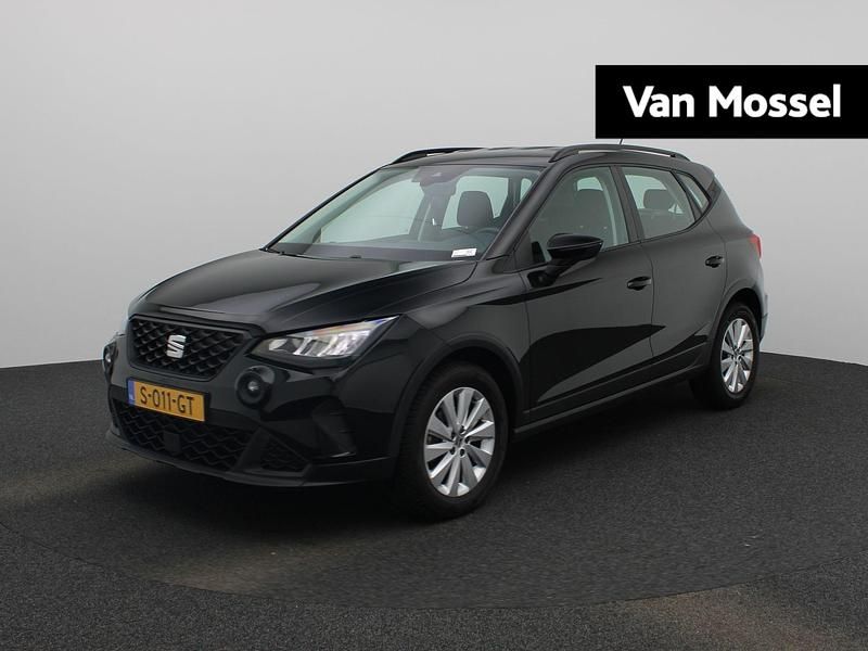 Zwart Gebruikt 2023 Seat Arona Style SUV | € 17.400 (Eerlijke prijs) - Afbeelding 1/4
